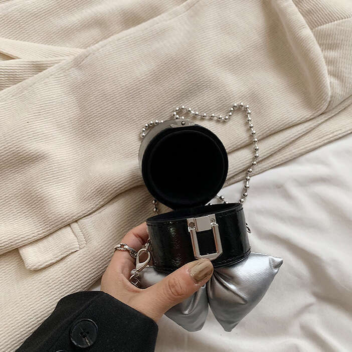 Bucket for Women Autumn 2025 New Fashion Beautiful Unique Stylish Casual Chain Crossbody Single Shoulder Lipstick Bag