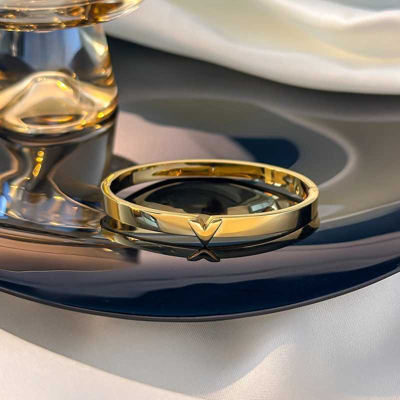 2025 New Stainless Steel Smooth V Letters Bracelet for Women Men Couple Holiday Gift Bracelet Party Daily Simple Jewelry Y250904