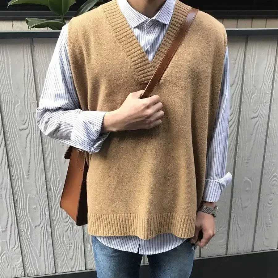 Waistcoat Autumnr and Winter V Neck Solid Color Sweaters Male Korean Fashion Open High Quality Style Vintage Mens Knitted VestXJ250904