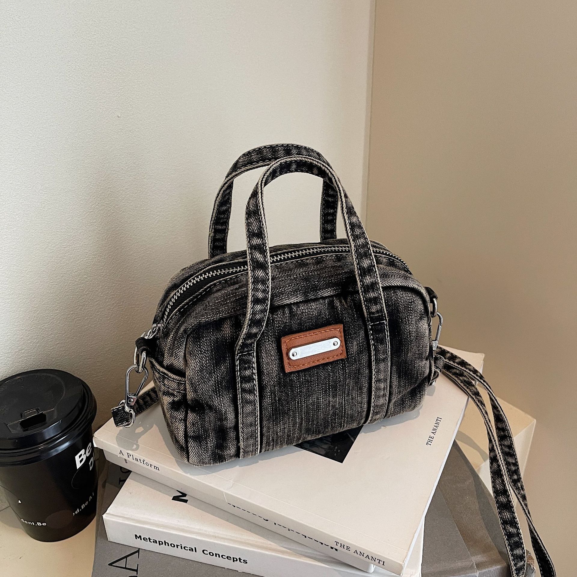 2025 autumn new Korean style denim elegant niche design crossbody bag Korean version light luxury fashion designer shoulder bag