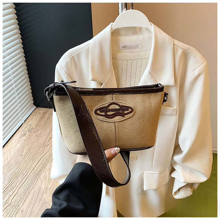 2025 autumn new female niche design light luxury elegant simple versatile fashion crossbody bag armpit bag designer shoulder bag