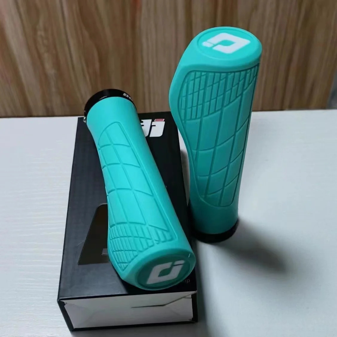 Bicycle Grips Soft Rubber For MTB Mountain Bike Shockproof AntiSlip Handlebar Cover Lock On Ergonomic Cycling Handle Bar Parts 250903