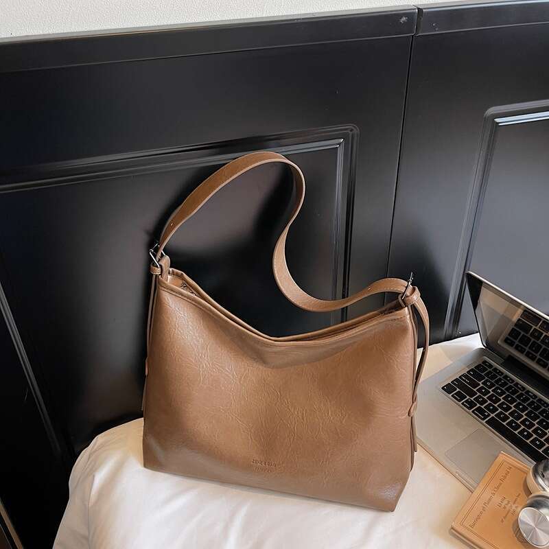 Simple Elegant Niche Casual Single Shoulder 2025 New Women's Korean Version Large Capacity Bucket Bag