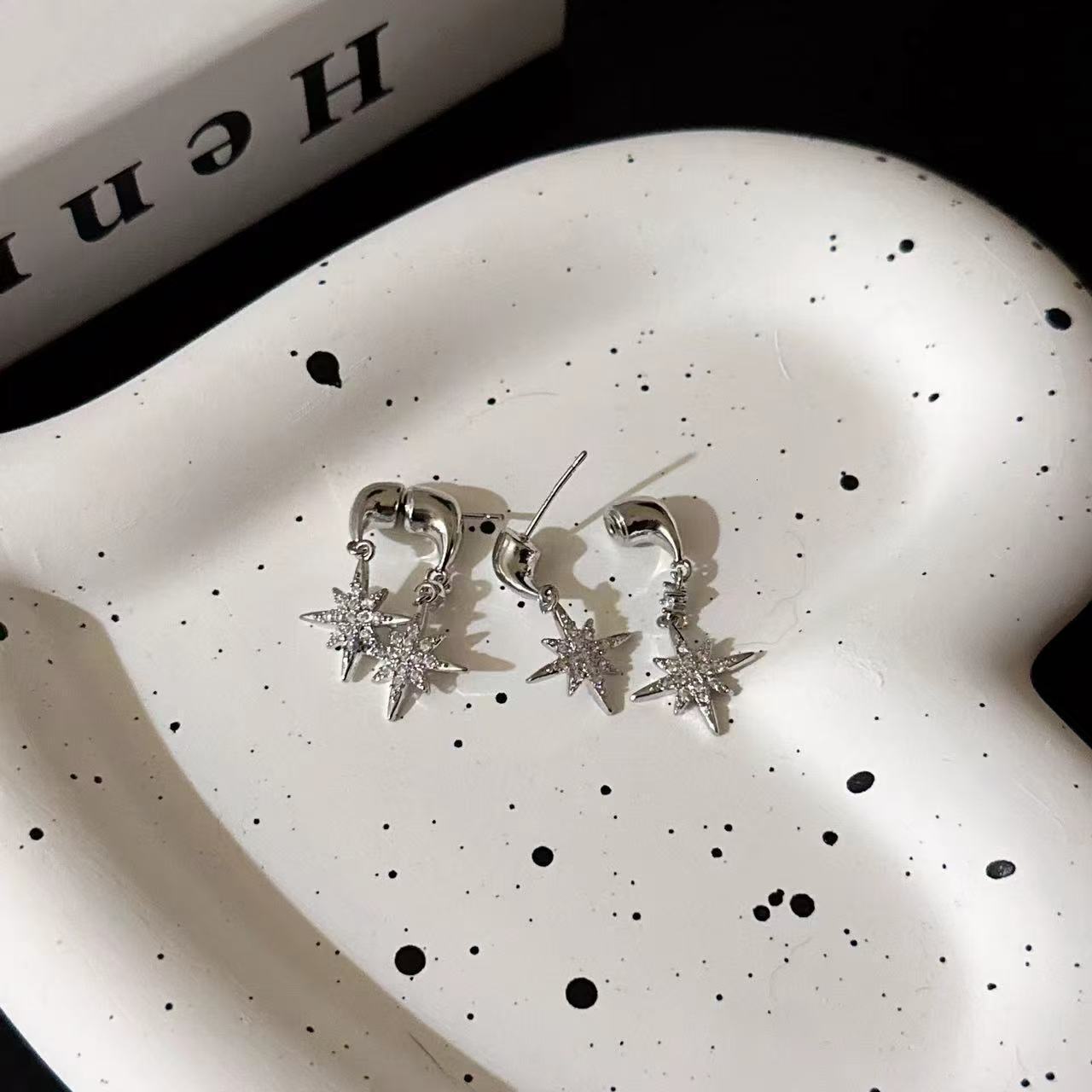 A Dual-wear Light Luxury Sweet Micro-inlaid Star Designer Luxury Free Shipping Earrings Niche Design Simple Exquisite Fashion High-end Sense Ear Jewel