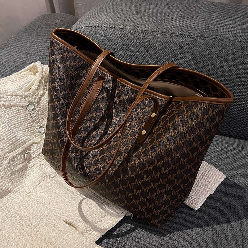 Women's High-End Capacity Niche Versatile Commuter New Trendy Texture Free shipping Luxury Handbag Tote Large Bag