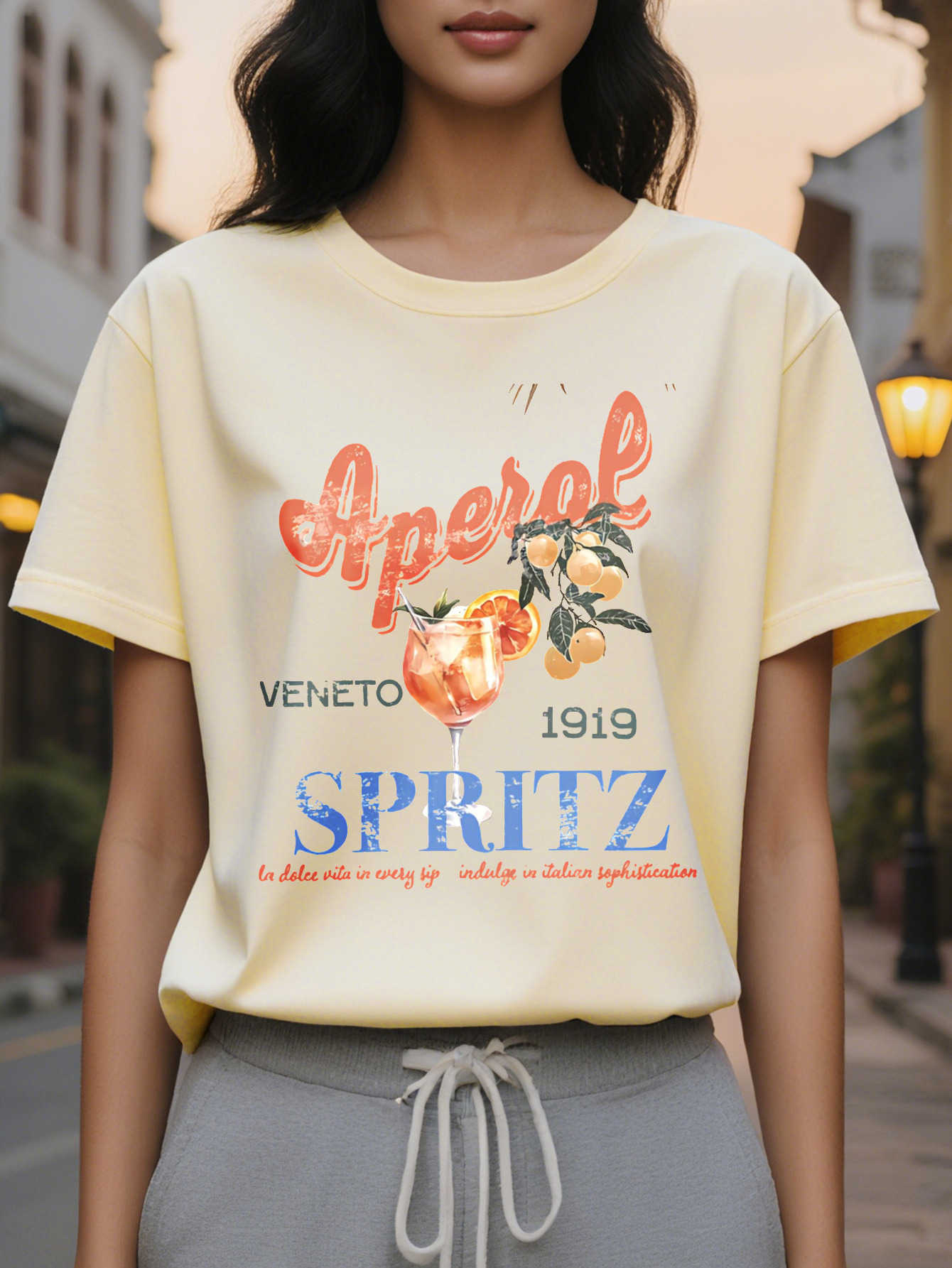 Vintage Aperol Spritz Ladies Pattern T-Shirt Light Gray Casual Round Neck Shirt with Venetian Bottle Design Ideal