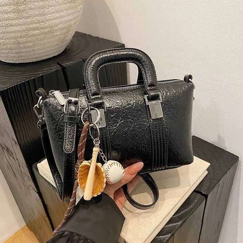 Ladies Vintage Classic Handbag With Noble Temperature Cross Body Winter New Style Fashionable Zipper Shoulder Bag