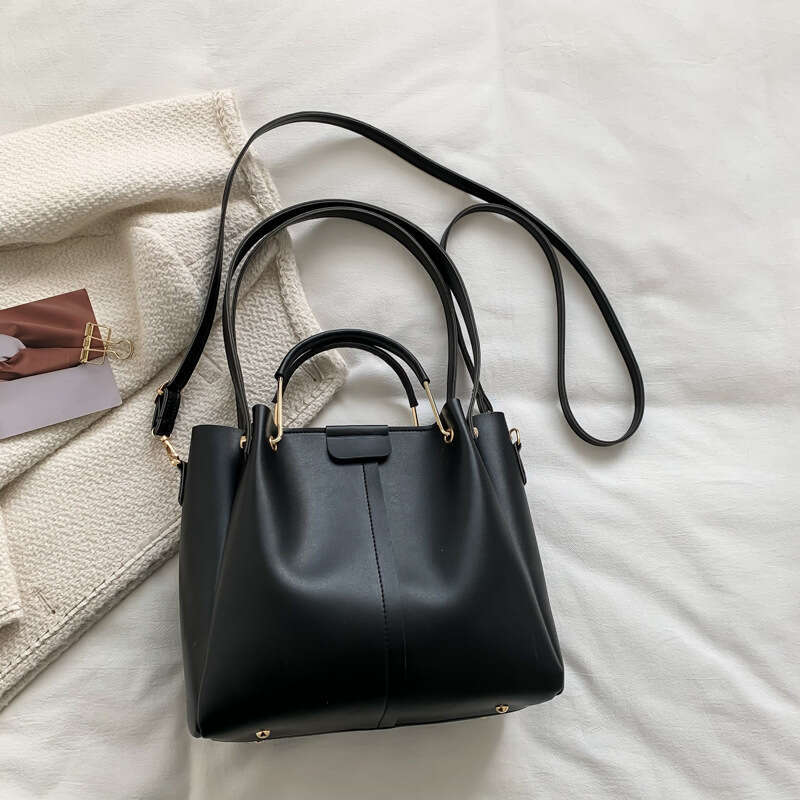 Niche Design Large Capacity Handbag for Women 2023 New Trend Versatile Commuter Crossbody Tote Bucket Bag