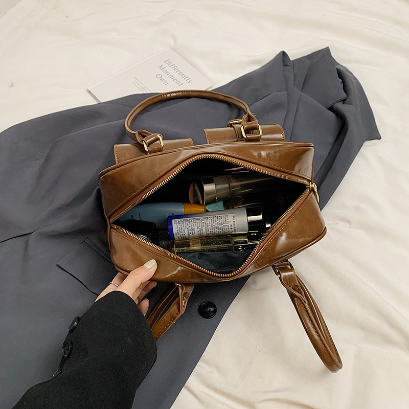 Free Shipping Womens Designer Luxury bags Fashion Womens Bag Underarm Bag Style Versatile Single Shoulder Small Square Bag