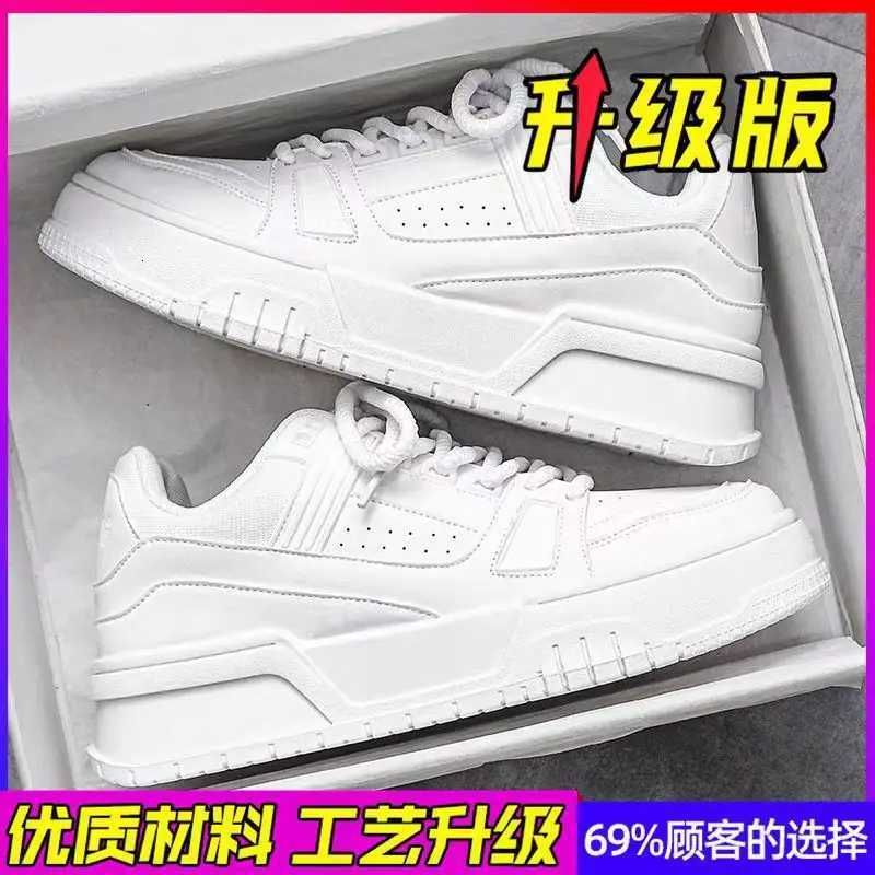 2025 Mens Thick Sole Increase New Breathable Student Casual Sports Shoes Nonslip Walking Shoes Mens Vulcanized Shoes Z250905
