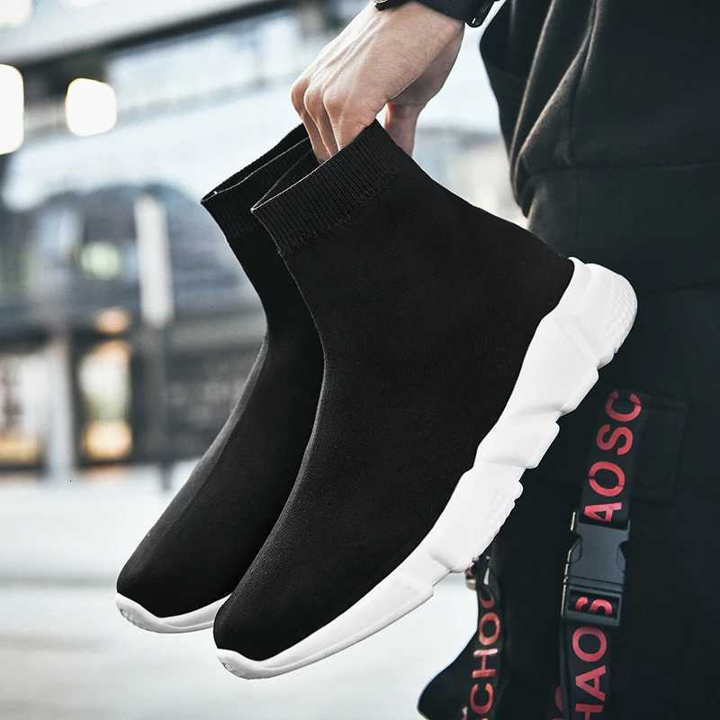 Classic Black Socks Running Shoes Men High Sock Trainers Women Slip On Couple Casual Shoes Lightweight Sneakers Men Basket Homme Z250905