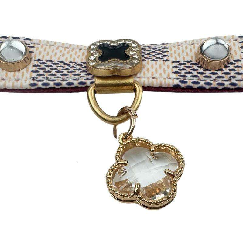2025 new Designer Dog PU Leather Pretty Bling Dia Puppy Collar Crystal Sparkly Glitter Jewel Girls Cat Collars for Small Medium Pet Female Dogs Kitten
