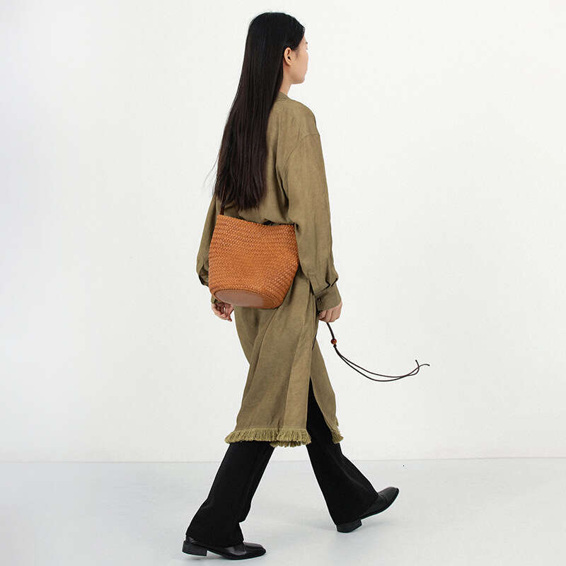 Woven for Women, Niche First Layer Vegetable Tanned Genuine Leather, Single Shoulder Crossbody Casual Basket Bag, Bucket Bag