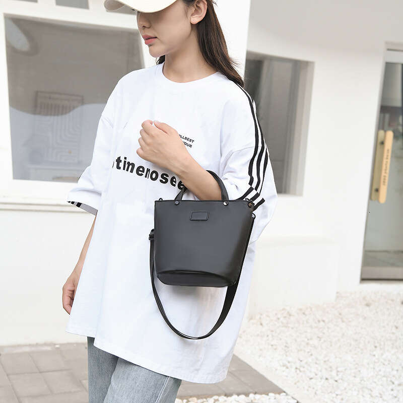 New Crossbody Fashionable Elegant Handbag Bucket Lightweight Small Women's Bag Simple Casual