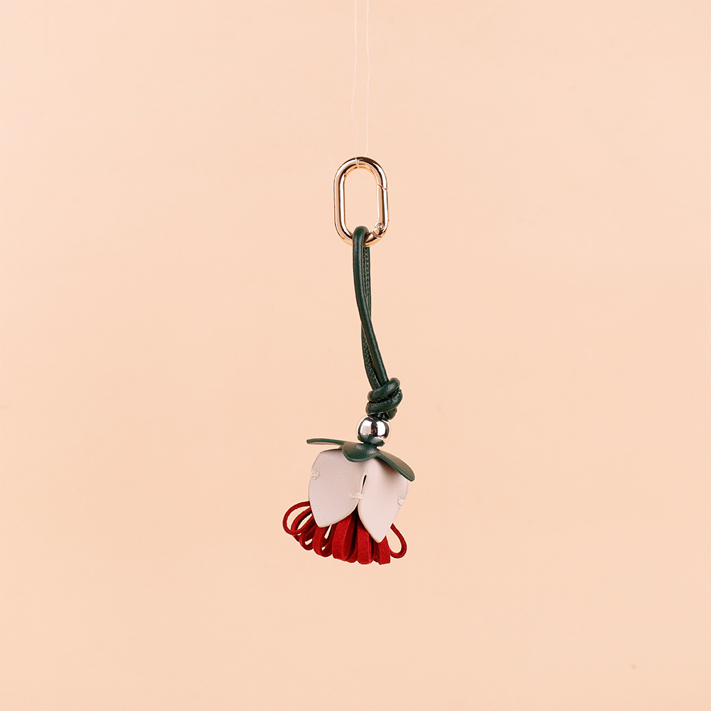 High Quality hand-sewn Leather Keychain Flower key Chain Luxury Designer Keyring Cute bag charm for women or girl Christmas gift