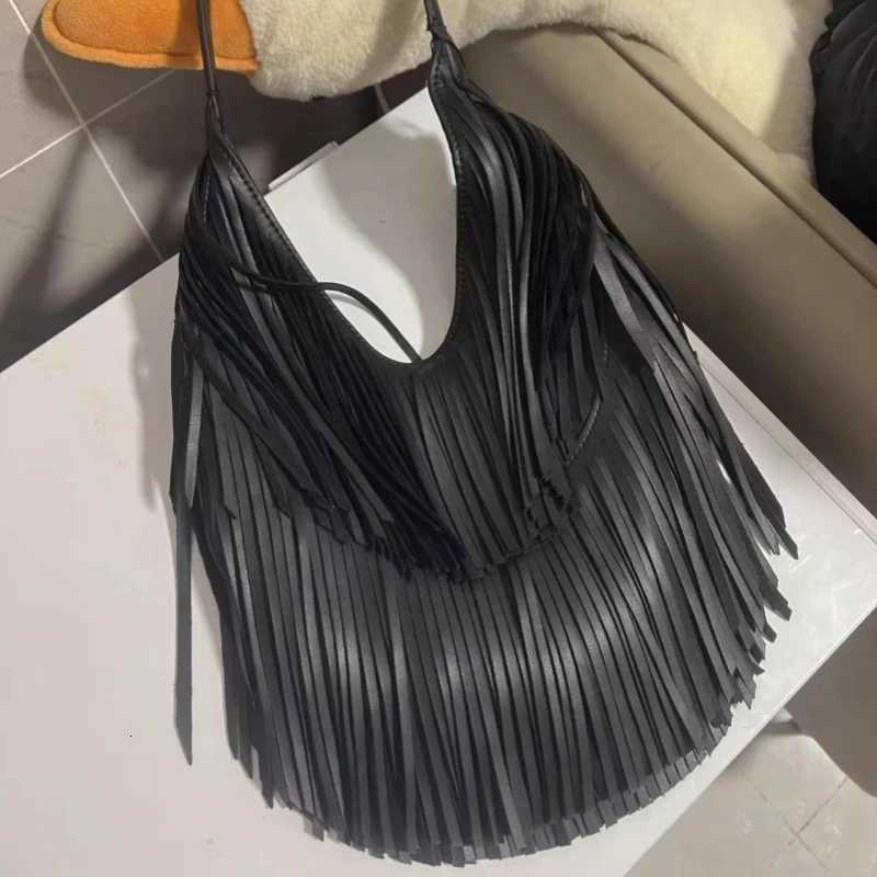 Long Tassels Women Handbag Fashion Shoulder Bags for Ladies Hand Bag Soft PU Leather Casual Hobos Armpit Bag Female Tote Autumn Z250903