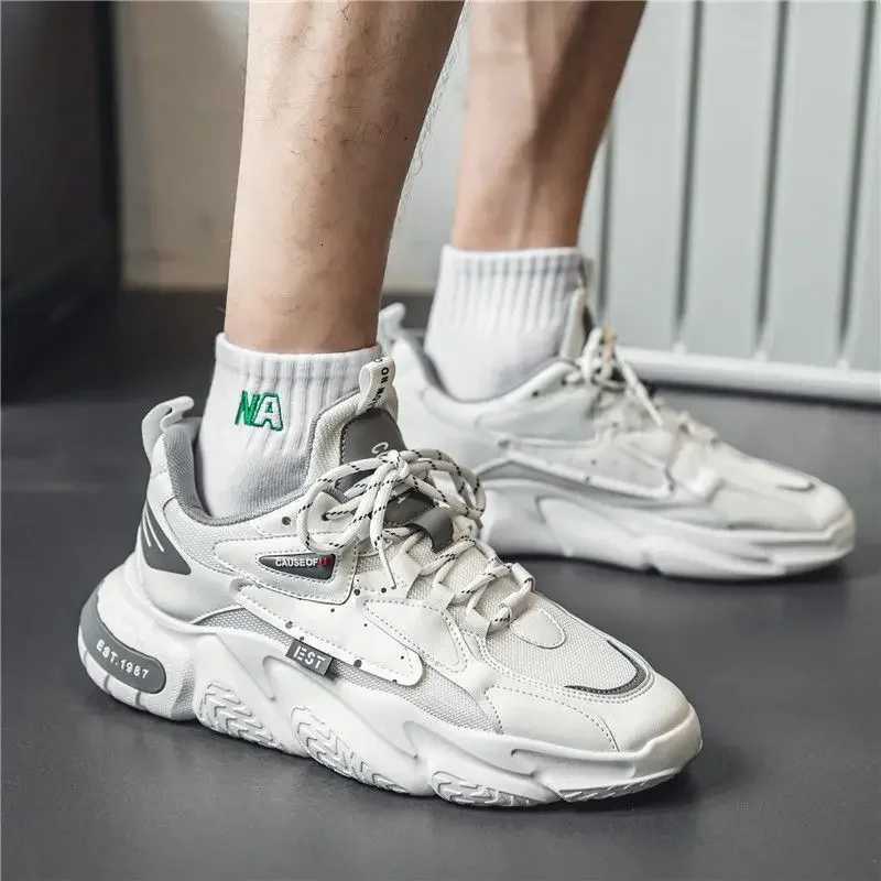 New Mens Low Cut Breathable Fashionable and Versatile Sneaker Soft Sole Comfortable and Casual Running Shoes Students Shoes Z250905