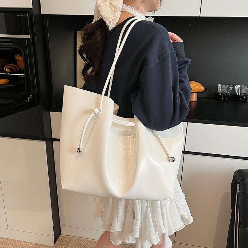 High-End Large Capacity For Women 2025 New Summer Versatile Shoulder Commuting Office Handbag Tote Bag