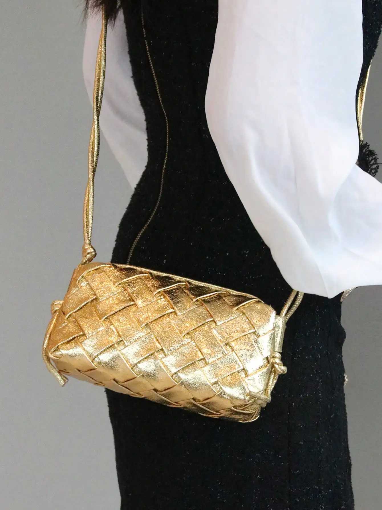 2024 new woven handbag fashion trend burst crack gold woven embossed shoulder slung bag Joker mini mobile phone bag shoulder str Z250903