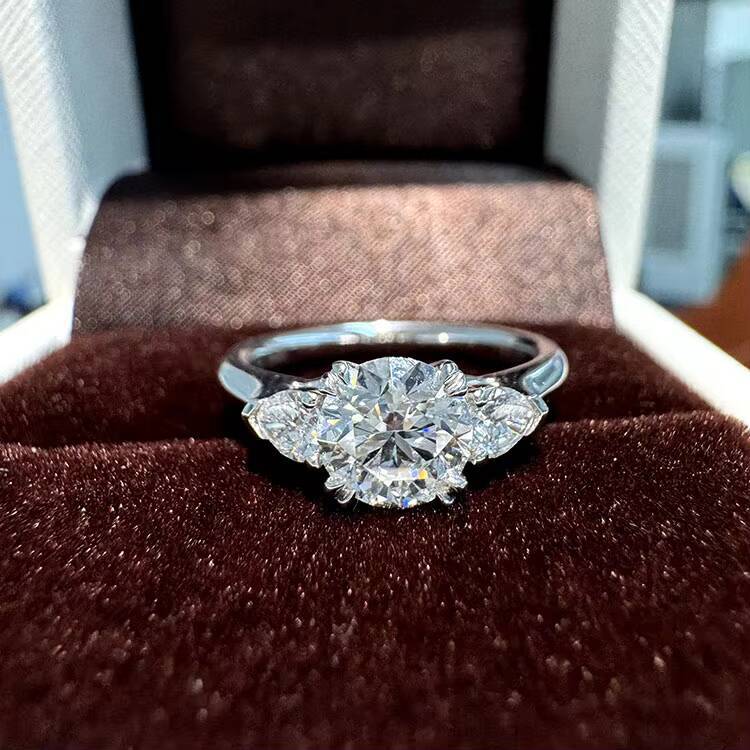 VOAINO Round Brilliant Cut Three Stone Ring Labgrown Diamonds Engagement Ring 14K 18K Solid Gold Ring with Lab CVD Diamond