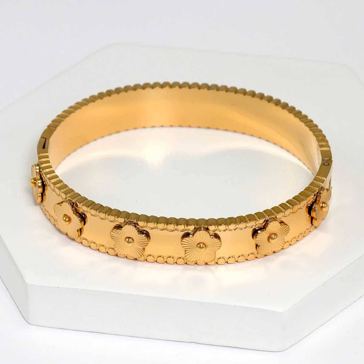 luxury New Fashion Gold Color Stainl Steel Hot Selling Plumboss Bangles For Wen Luxury Five Flower Bracelet Jewelry Gift S250905