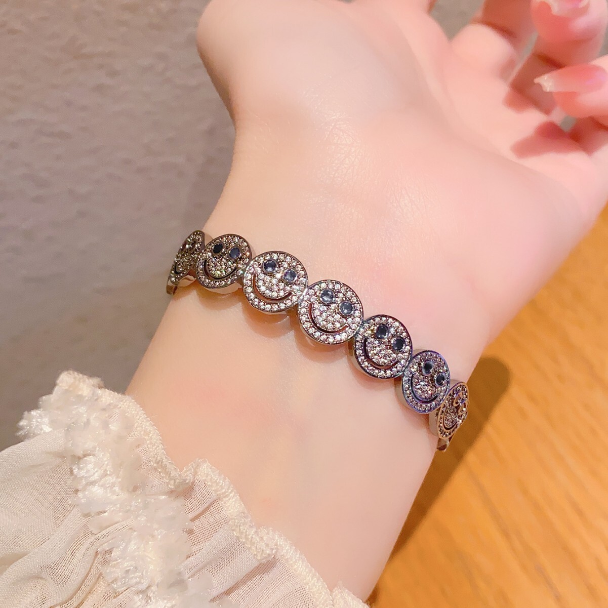 Luxury Brand Designer Jewelry Fashion Full Diamond Smiley Face Bracelet For Women, Light Luxury Ins Style, Personalized Gold Open Bracelet, Electropla