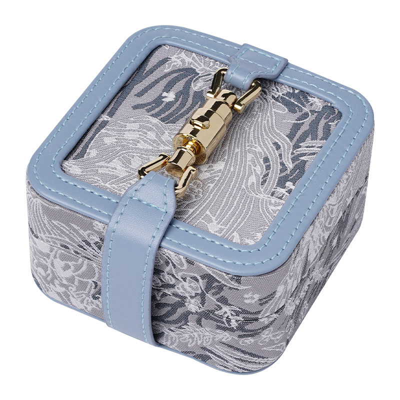 Vintage exquisite embroidered jewelry box small portable travel jewelry box for storing earrings necklaces and rings with a sense of luxury
