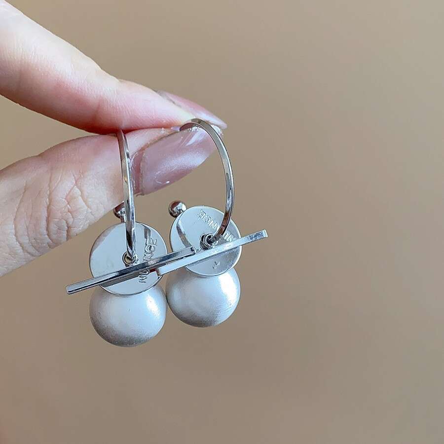 Real Gold Plated Sier Needle C-shaped Pendant Fashionable Personality Temperament Earrings for Women Versatile Ear Jewelry Design Sense Niche