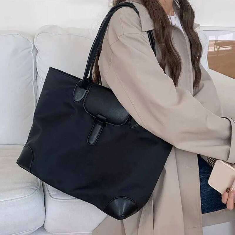 Large Capacity New Minimalist And Fashionable Shoulder Bag Commutin241105