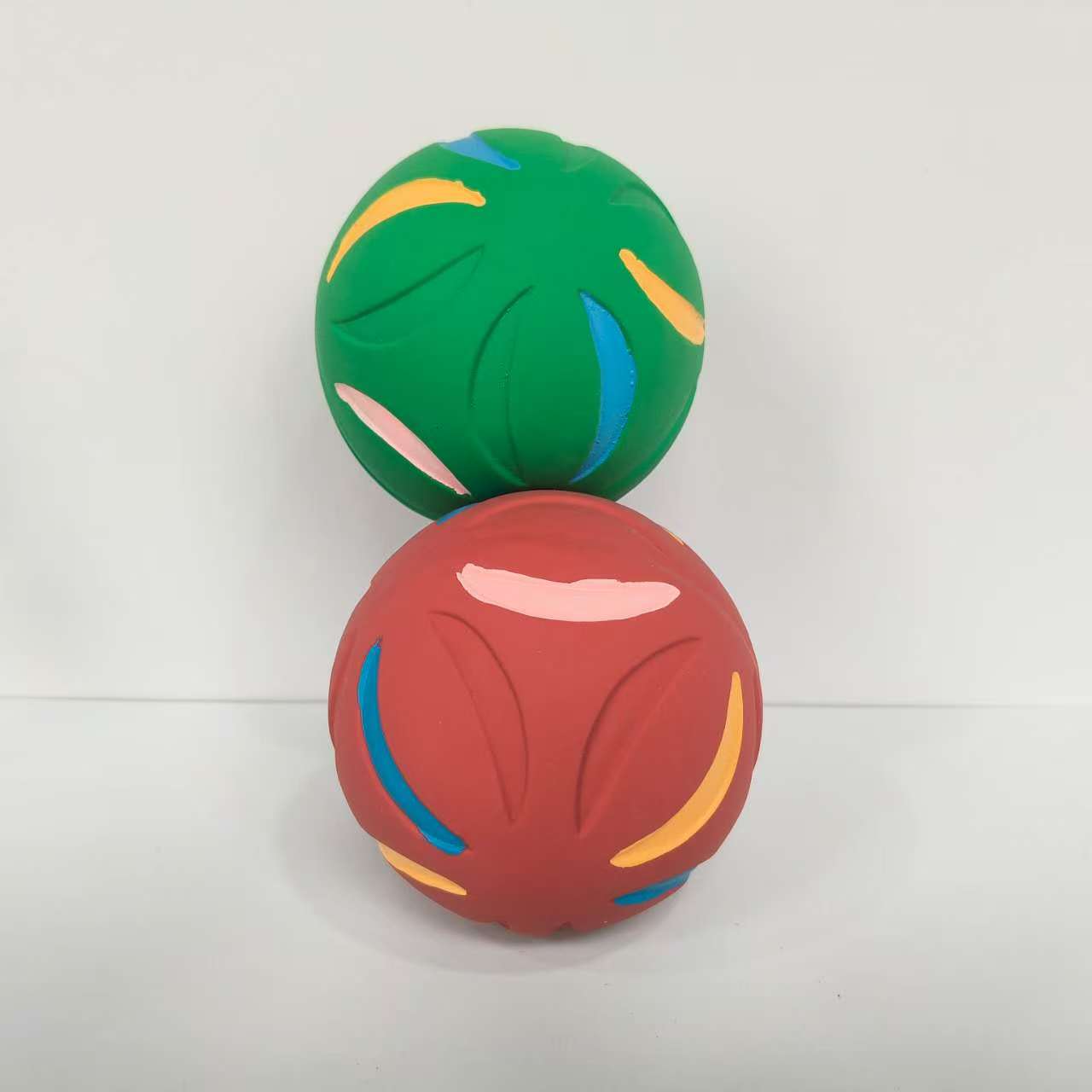 Latex Ball Chewy Dog Toys 9cm Eco-Friendly Non Toxic Bouncy Squeaky Balls for Canine Furry Pet Toys For Small and Medium Dogs 2pcs/Pack