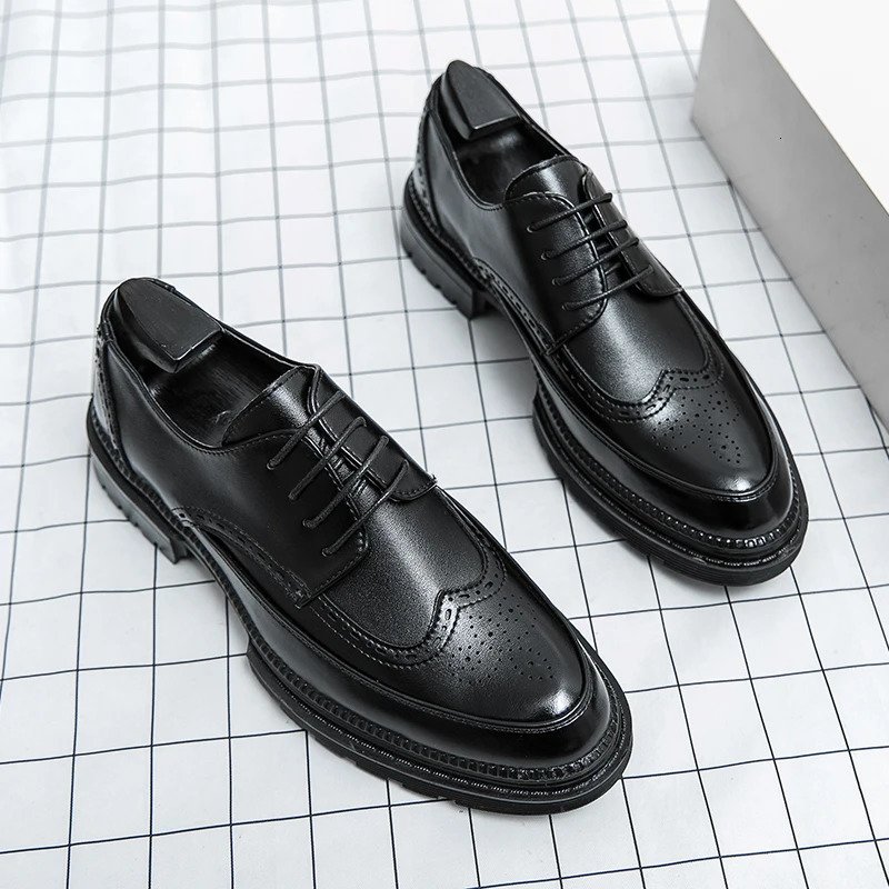 Mens leather shoes Italian versatile for business formal wear casual highquality brown classic block shoes 250903