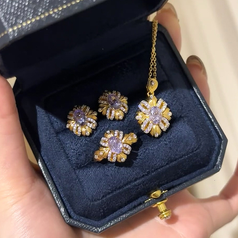 Luxury Brand Designer Jewelry Xiaohongshu Hot-Selling Purple Vine Ribbon Earrings Vintage Ancient Gold Noble Elegant Purple Zircon Earrings One-Piece 