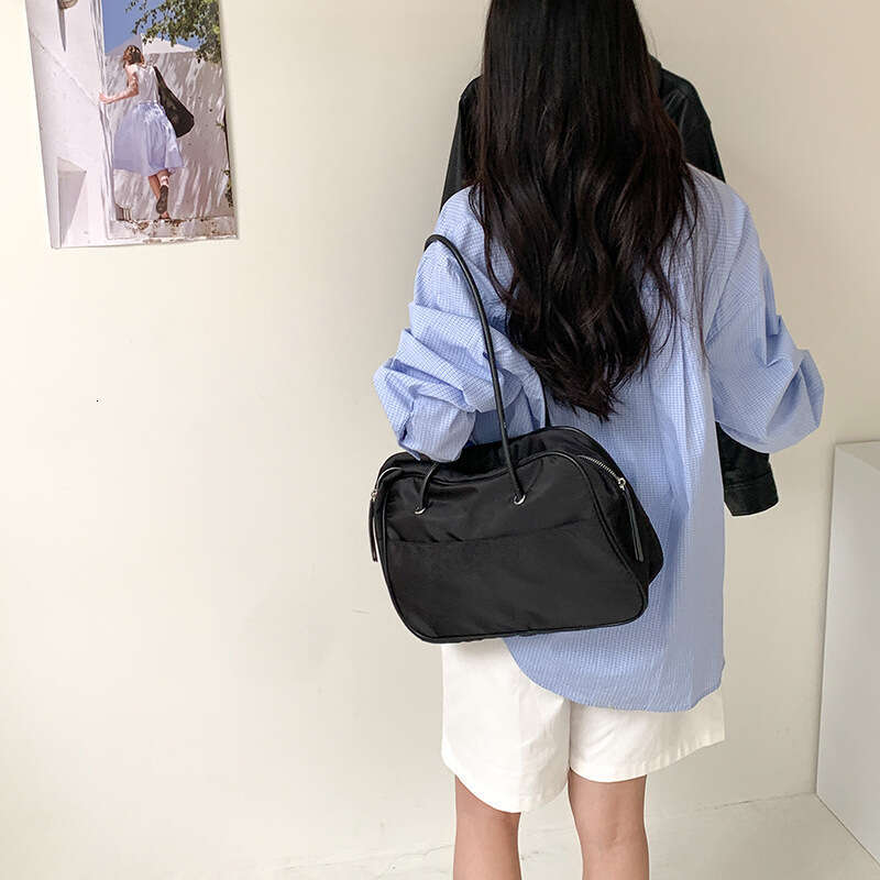 Korean and Japanese Style Large Capacity Women's New Design Niche Nylon Shoulder Summer Commuting Casual Underarm Bag