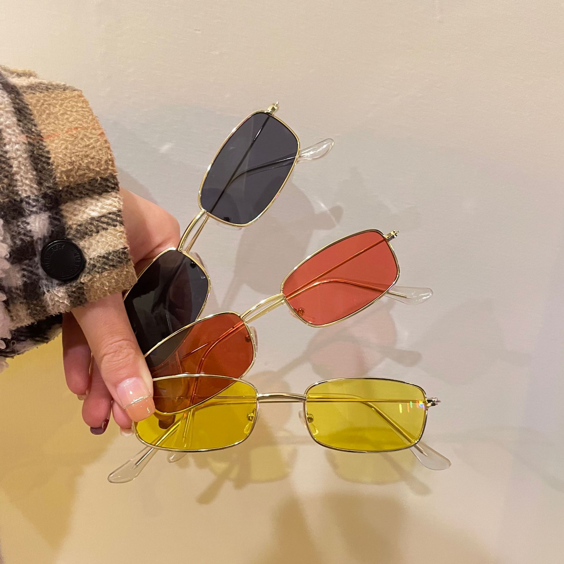 Korean style Retro Square Metal Sunglasses for Men and Women Trendy and Fashionable