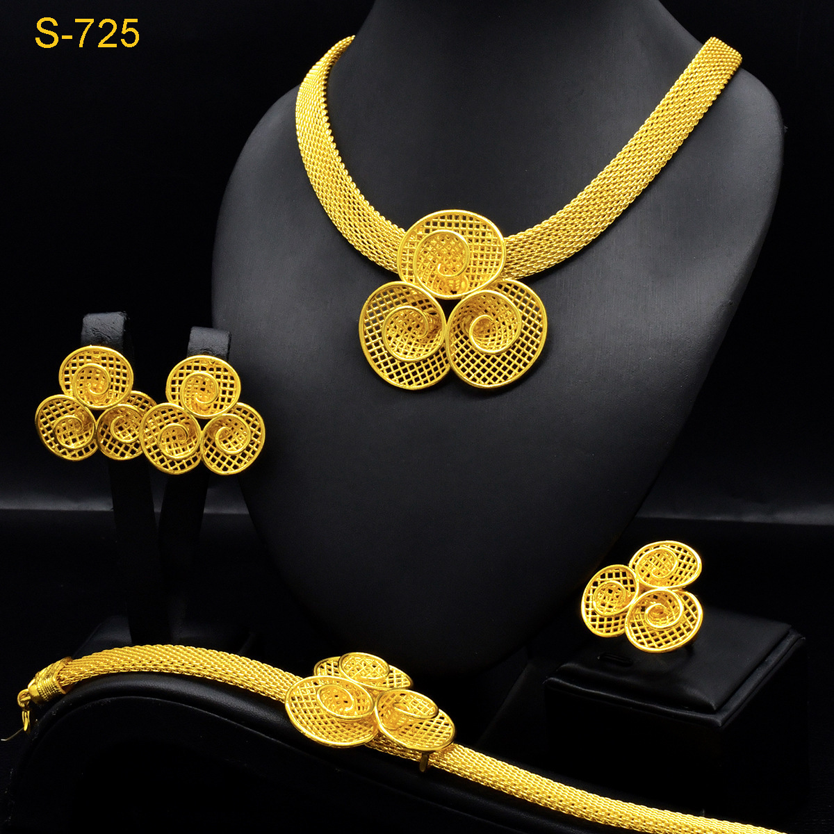 Dubai 24 K gold jewelry bride jewelry set Saudi womens necklace bracelet earring ring set of four 230809
