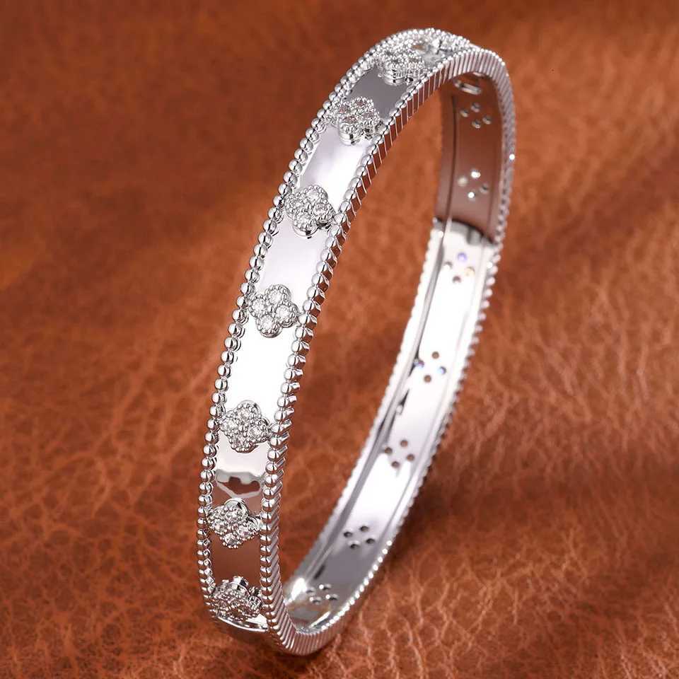 Sexy Luxury Flower Diamond Bracelet Suitable For Wen To Wear Fashionable Jewelry For Travel Parties And Banquets S250905