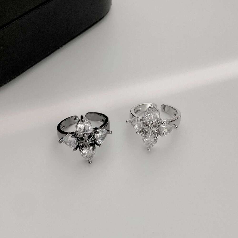 New Fashion Ring Cross High-end Minimalist Style Heavy Craft Super Shiny Personality Trendy Sweet Cool Flower