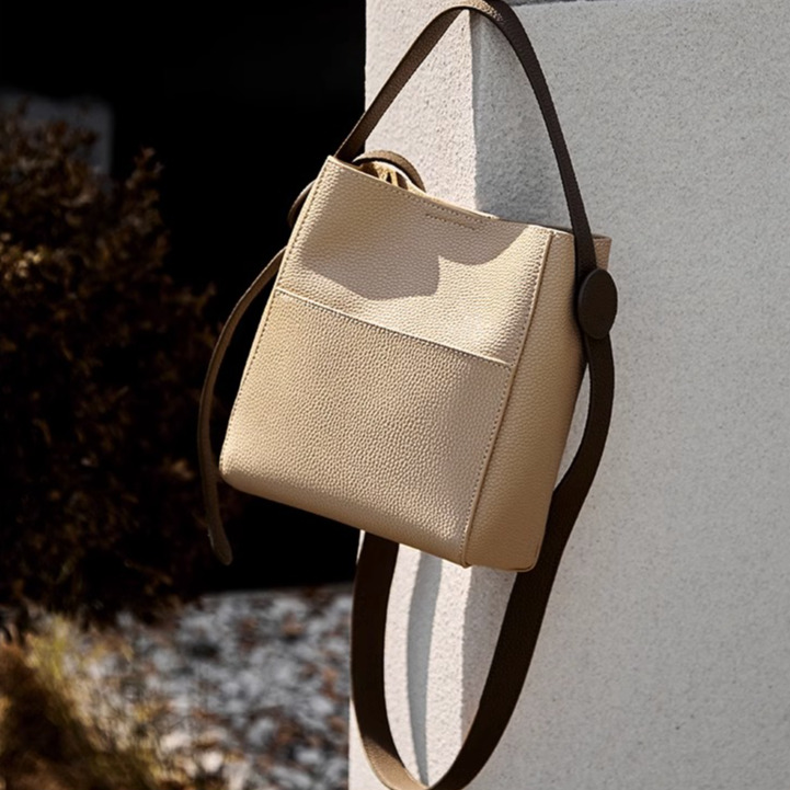 New Women s Crossbody Bag Fashionable Autumn New Designer Bag Minimalist Contrasting Color Bucket Bag Women s Shoulder Bag