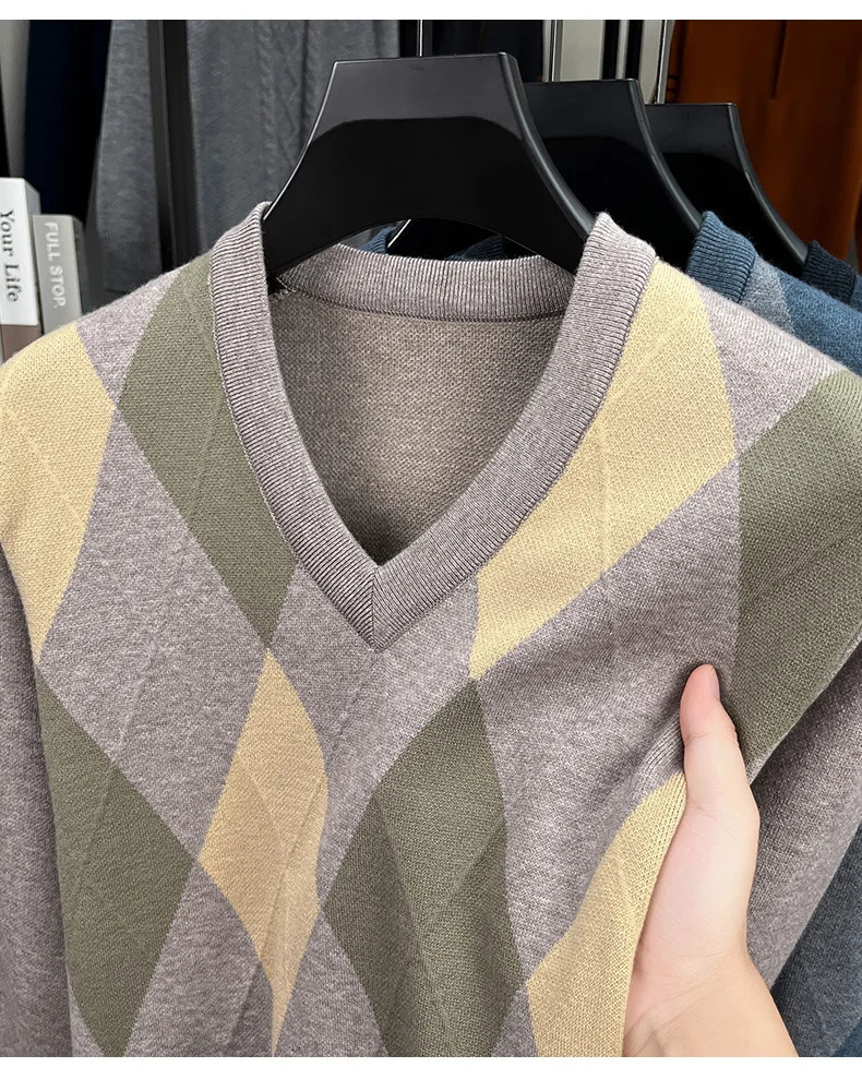 Diamond grid Vneck wool sweater autumn casual base knitted chicken heart collar mens 250905