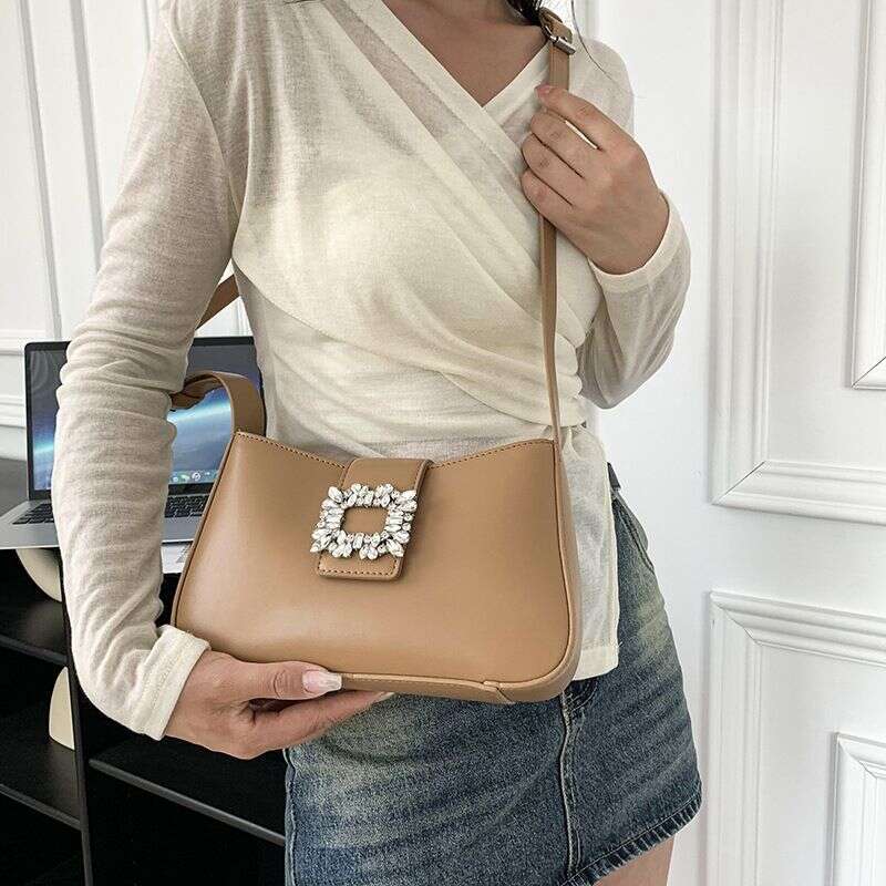 Underarm Bag Woen's 2023 New Niche Design High-End One-Shoulder Messenger Net Red Hot Foreign Style Small Square Bag