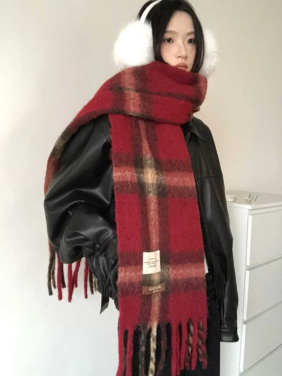 Woolen Plaid Scarf For Women Green Brightening Warm Atmosphere ColdProof Thickened Soft And Glutinous ShlXJ250905