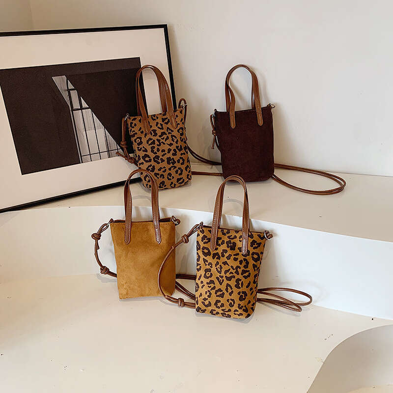 Niche Leopard Print Small Square New Fashion Versatile Crossbody Suede Velvet Phone Bag for Women