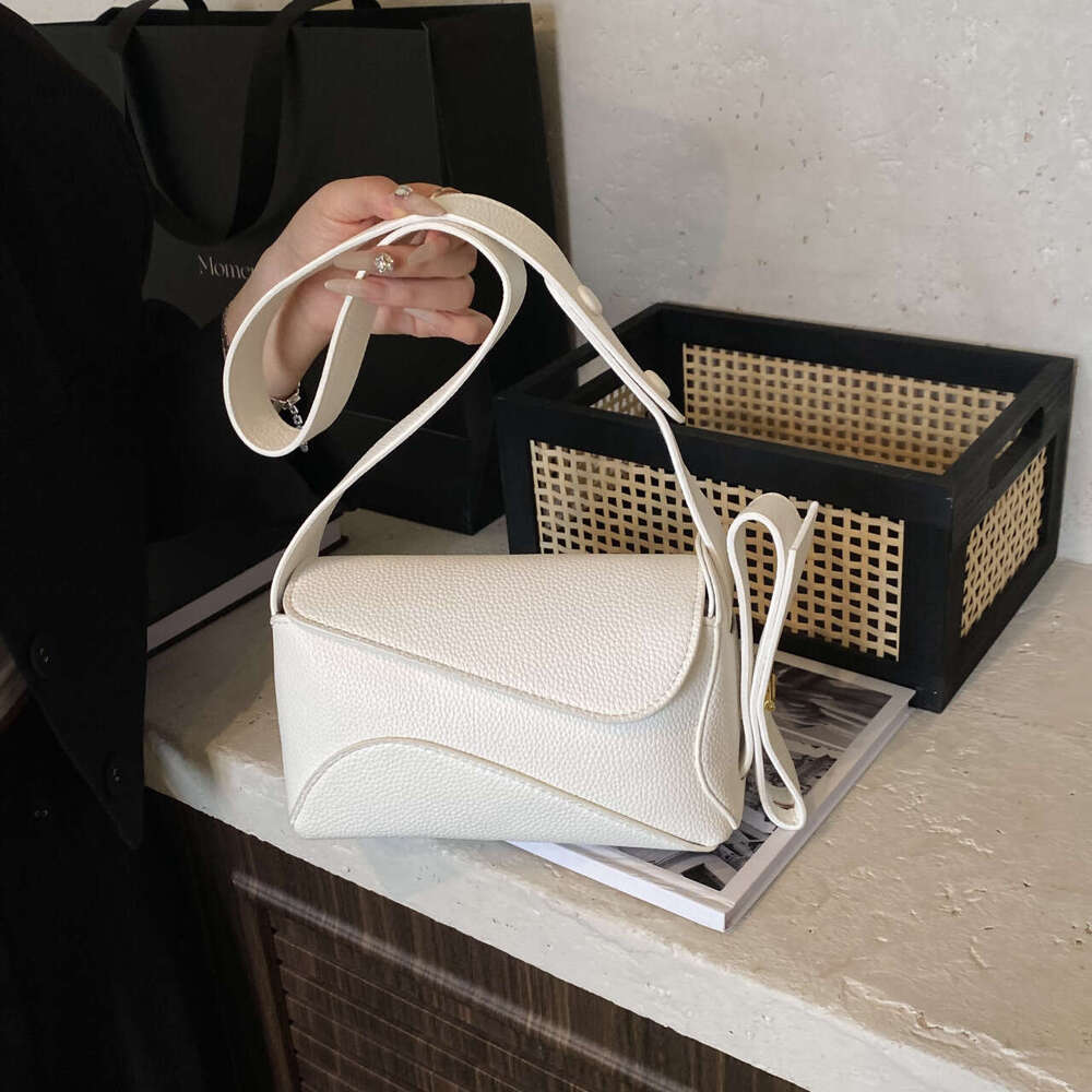 High-End Single Shoulder 2025 New Fashion Versatile Solid Color Pillow Commuter Crossbody Women's Bag