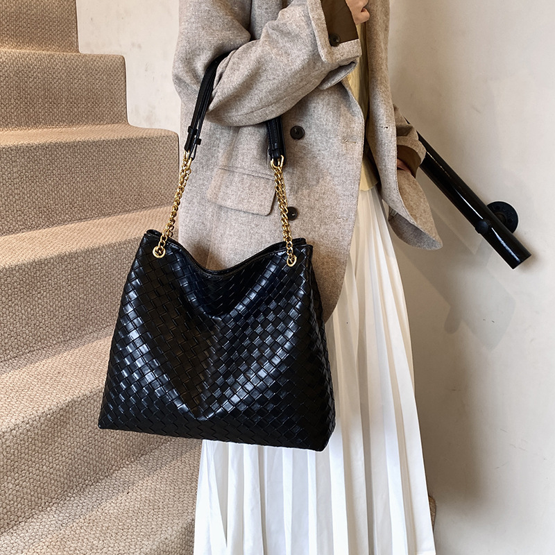 Luxury Brand Designer Bag Korean Retro Casual Commuter Large Capacity Bag For Women 2025 New Versatile Woven Pattern Single Shoulder Crossbody Bucket 