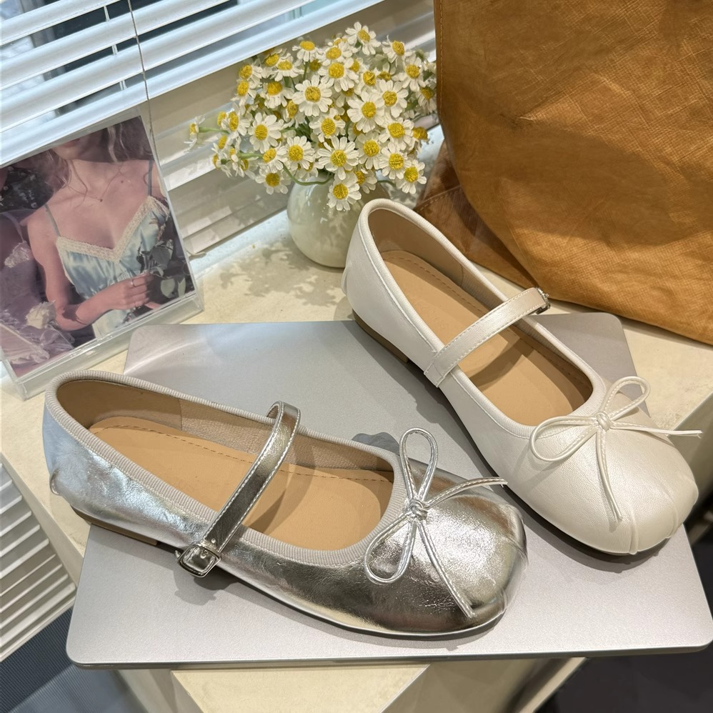 2025 new style French soft-soled ballet-style flat leather shoes to match skirts