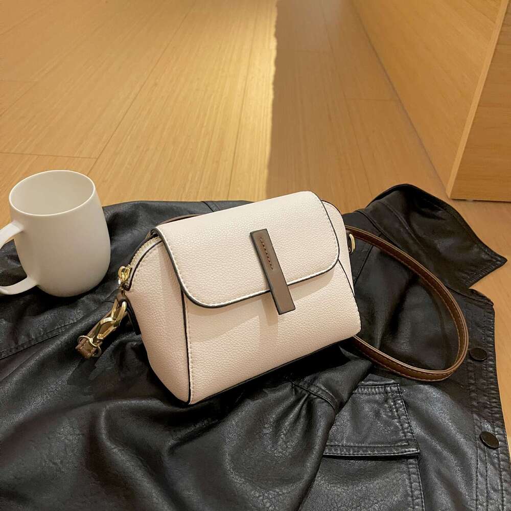 Textured Crossbody 2025 New Small Summer Shell Simple Women's Shoulder Bag