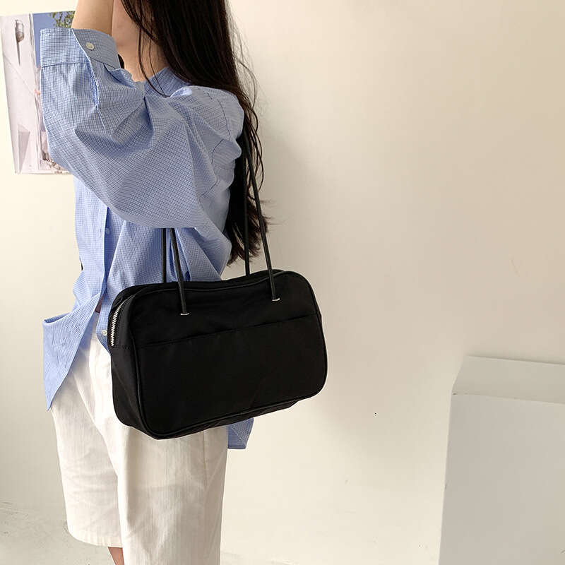Korean and Japanese Style Large Capacity Women's New Design Niche Nylon Shoulder Summer Commuting Casual Underarm Bag
