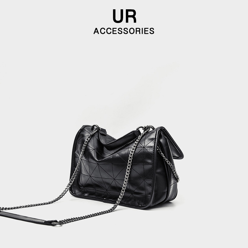 2025 New Women's European And American Wind Wave Large Capacity Punk Style Crossbody With Layered Commuter Bag fashion Designer