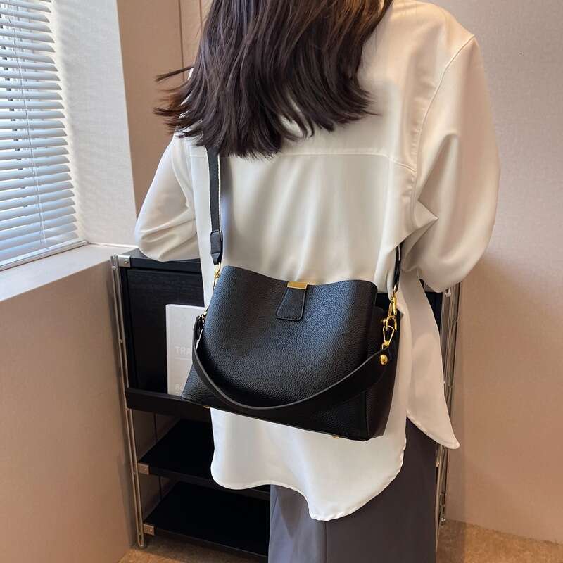 Trendy Fashion Handbag for Women 2024 Autumn Winter High-end Niche Bucket Stylish Versatile Crossbody Bag