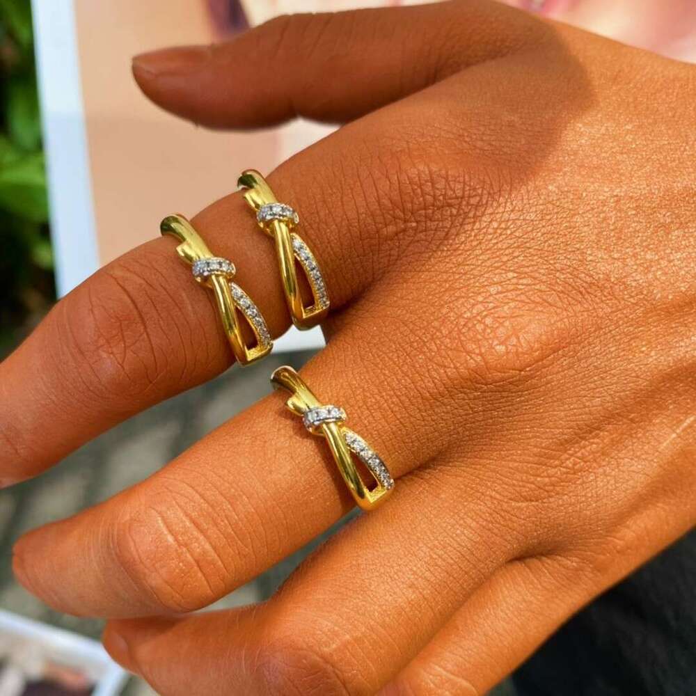 Niche Fashion Light Zircon Inlaid Two-tone Gold-plated Twist Knot Ring Bracelet Jewelry